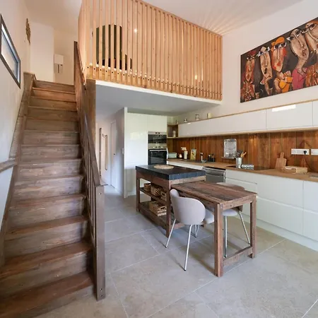Bright House With And Access *